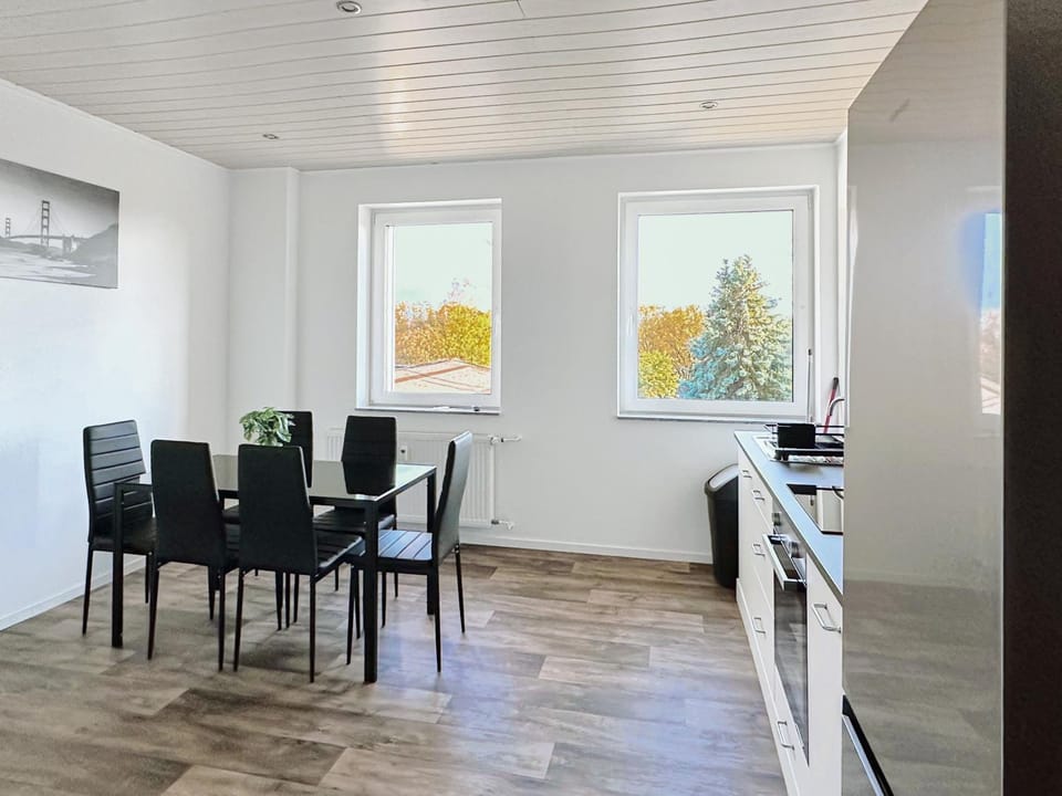 Kitchen or kitchenette, Living room, Seating area, Dining area