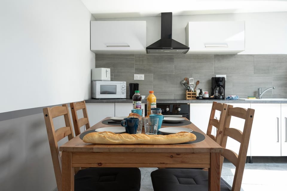 Dining area, kitchen