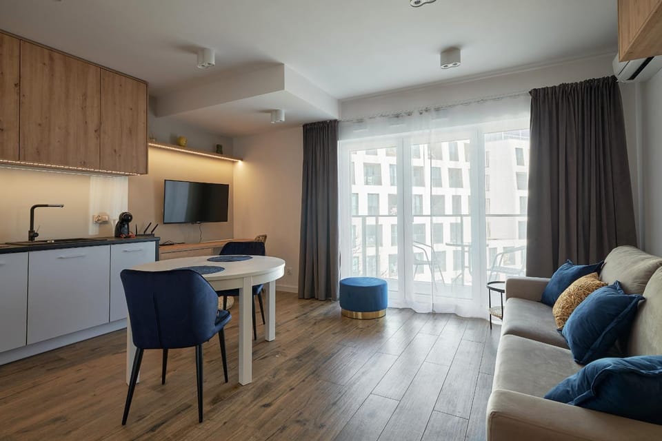 TV and multimedia, Kitchen or kitchenette, Living room, Seating area, Dining area