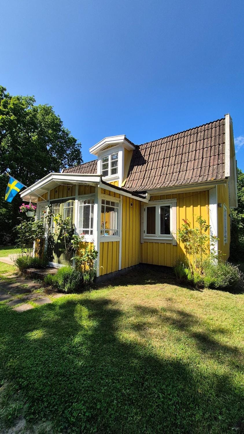 Sommaridyll nära havet i Torhamn House in Kalmar County, Sweden