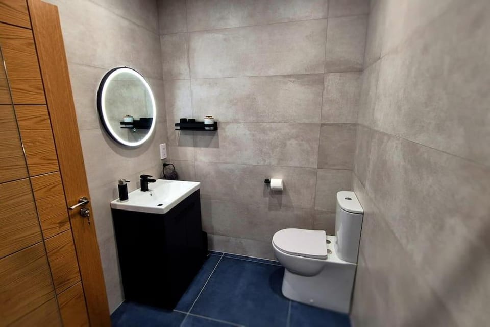 Modern country charm apartment. Apartment in Longford