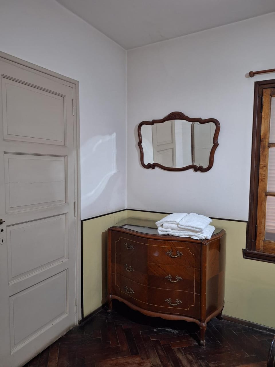 Bedroom, towels