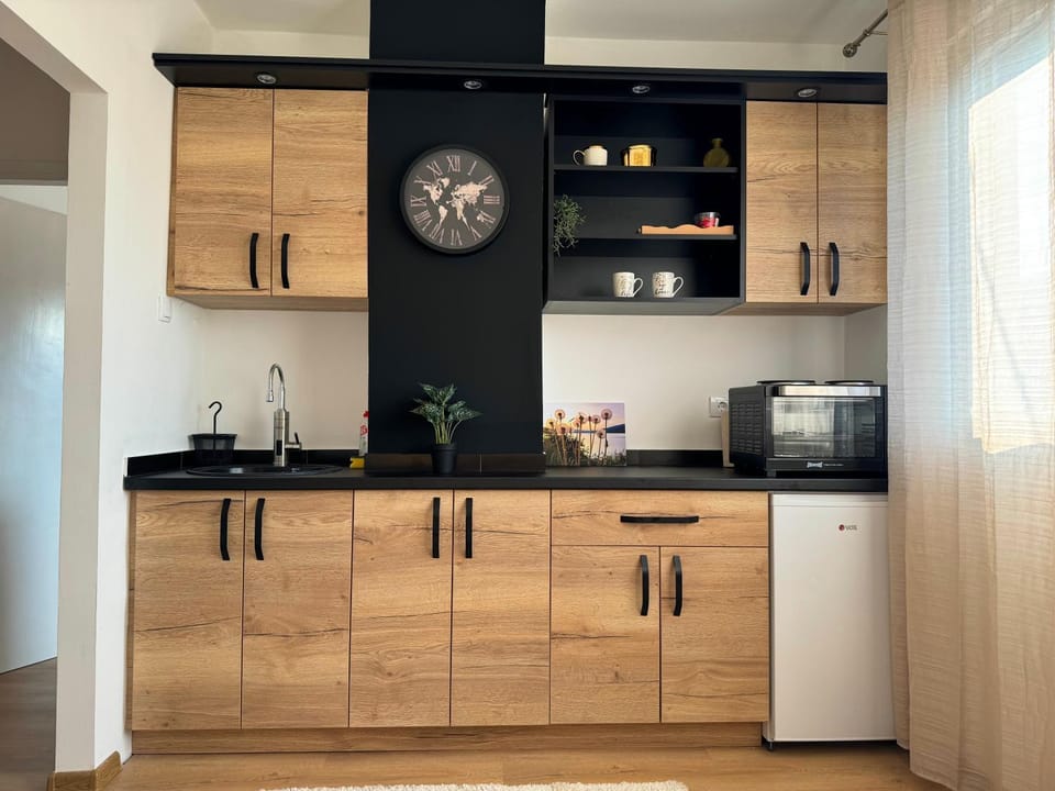 Kitchen or kitchenette, pet friendly, stove