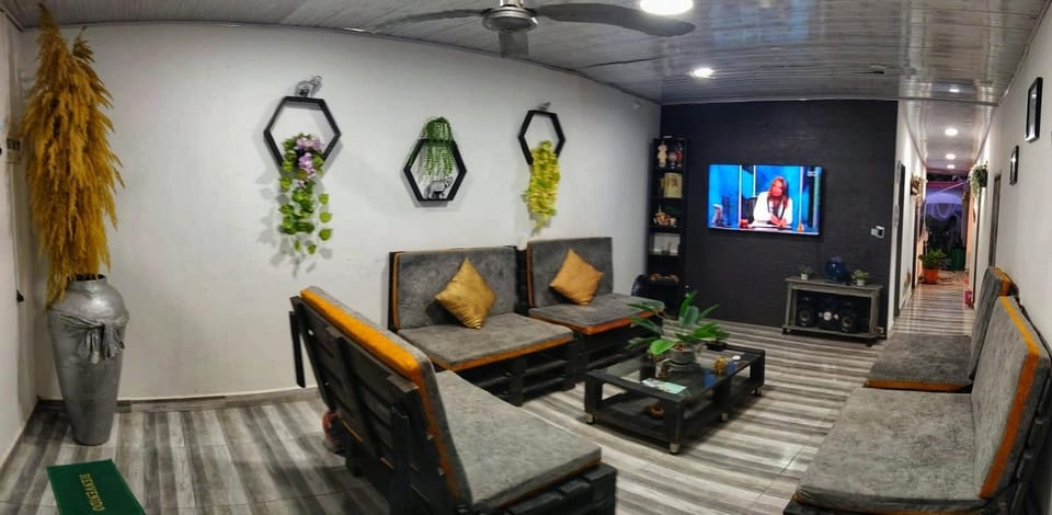 Communal lounge/ TV room, TV and multimedia, Living room