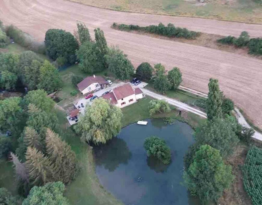 Maison au bord de rivière House in Bourgogne-Franche-Comté