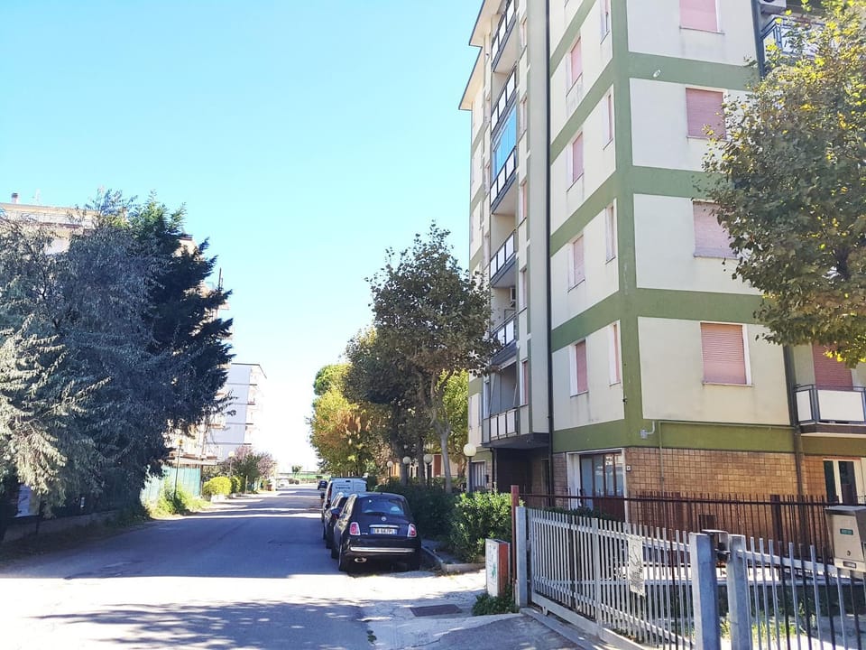 Property building, Day, Neighbourhood, Location, Parking