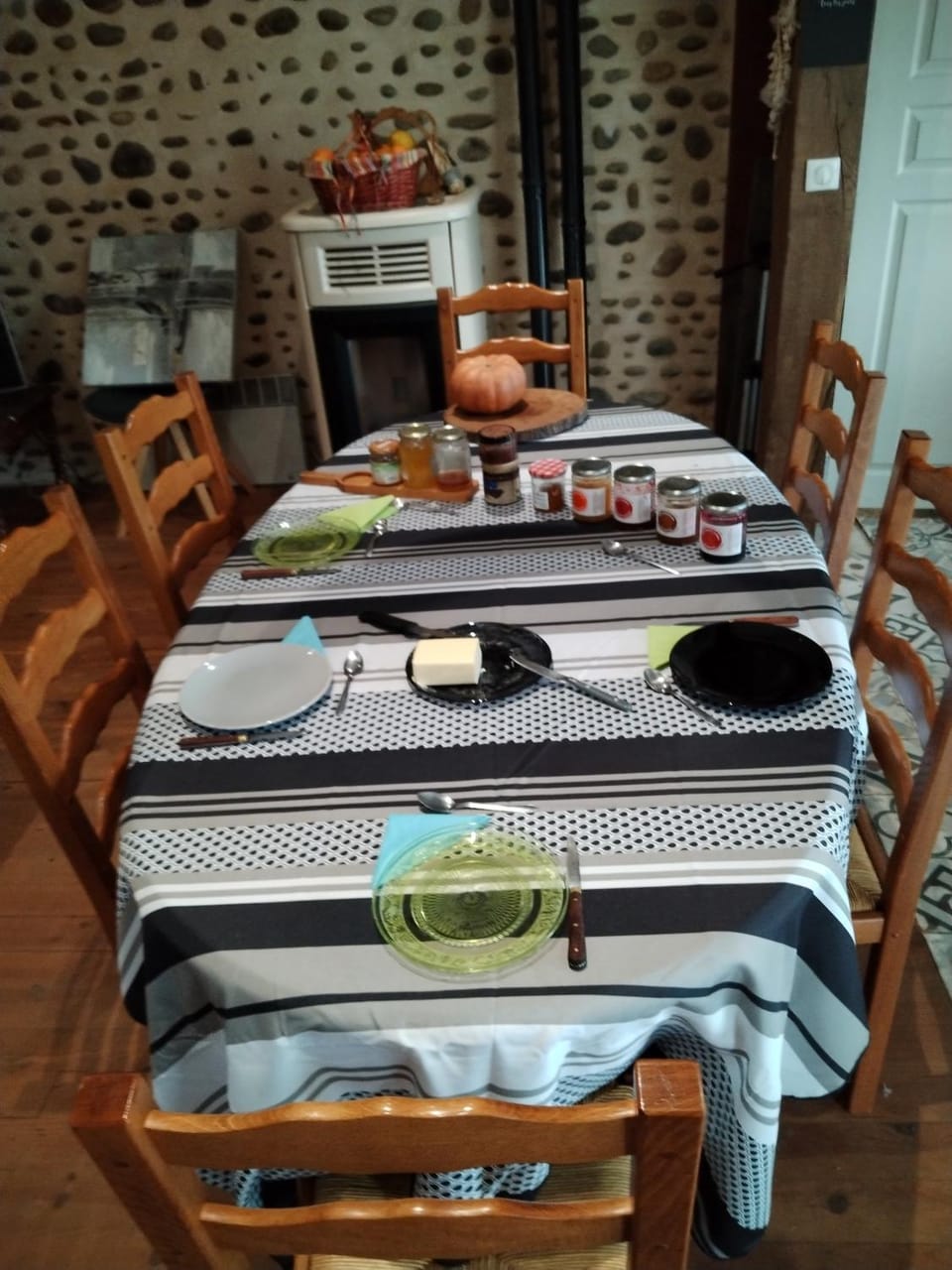 Seating area, Breakfast