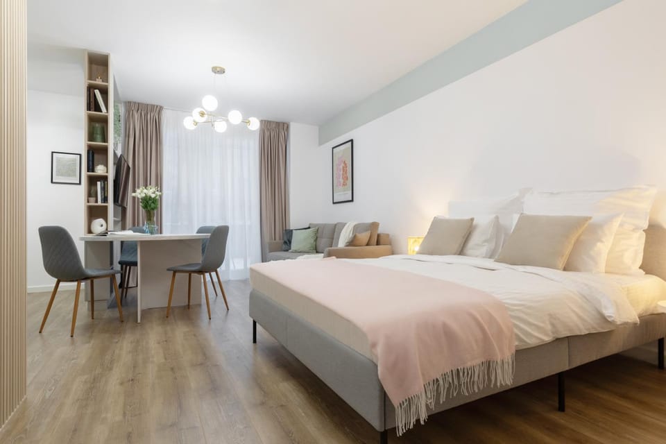 Bed, Living room, Photo of the whole room, Seating area, Bedroom