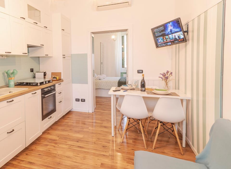 TV and multimedia, Kitchen or kitchenette, Dining area, dishwasher, minibar, oven, pet friendly, stove