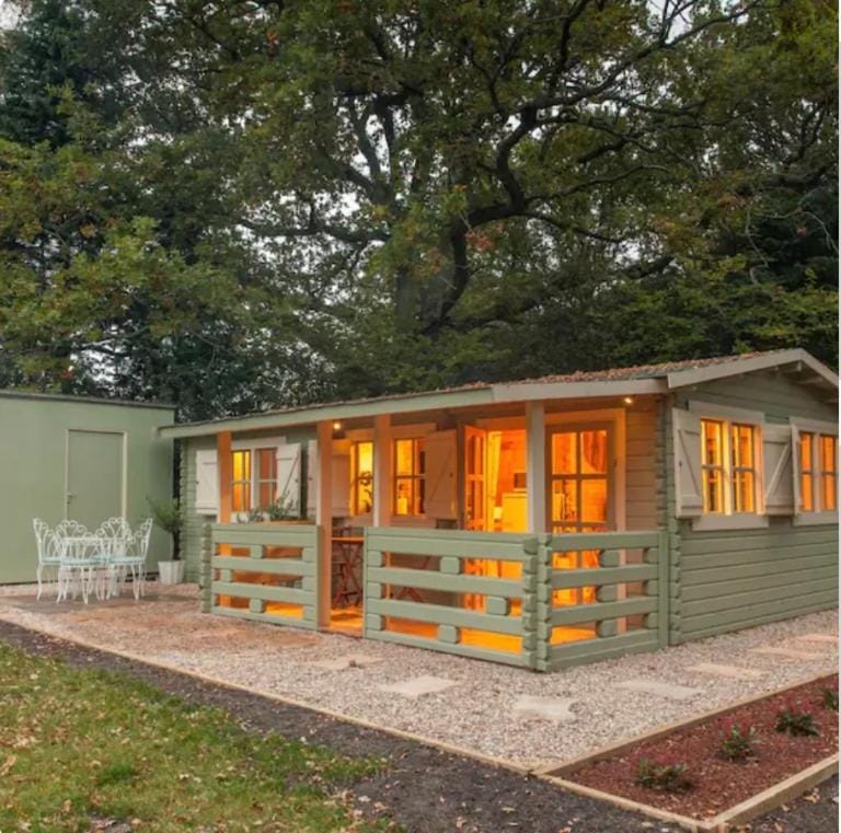 Family friendly sunny Log Cabin Cabin in East Dorset District