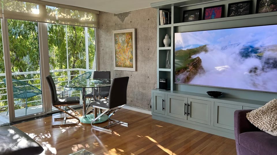 Communal lounge/ TV room, Dining area
