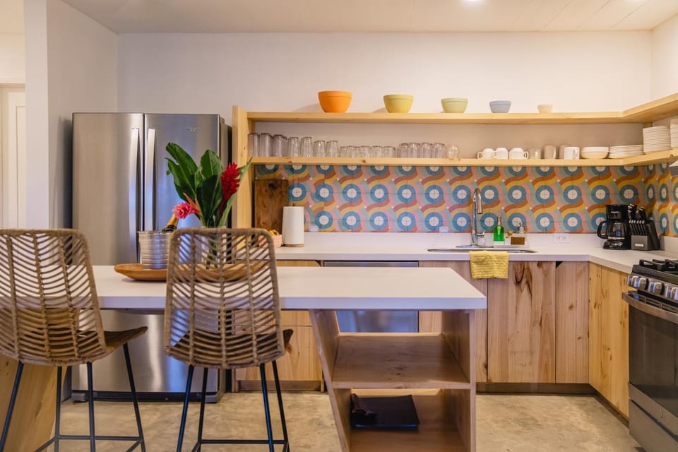 Kitchen or kitchenette, Dining area, stove