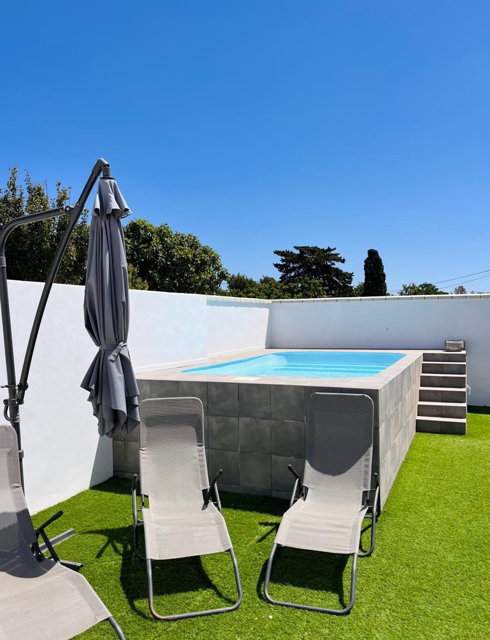 Patio, Day, Natural landscape, Garden, Garden view, Pool view, Swimming pool, sunbed