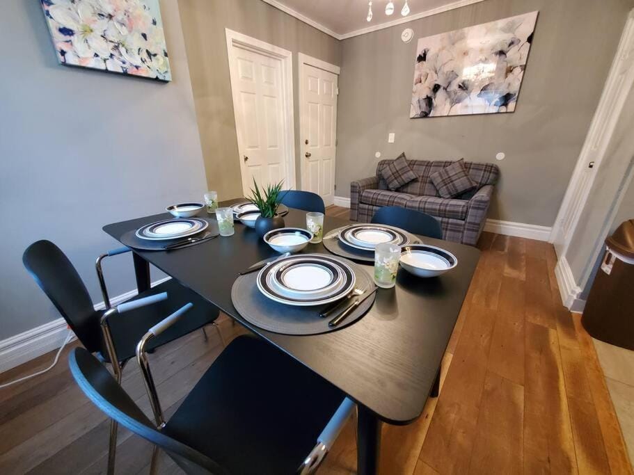 Modern Getaway, Single Bedroom Full Apartment Apartment in Niagara Falls