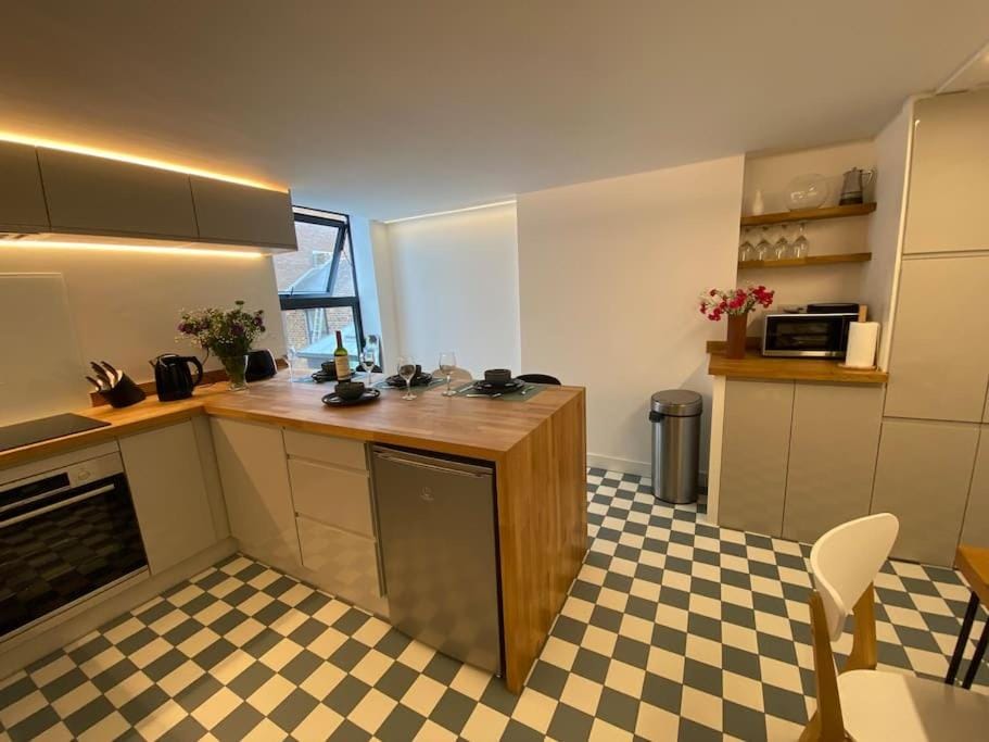 Contemporary City Centre 3 bedroom apartment Apartment in Sheffield