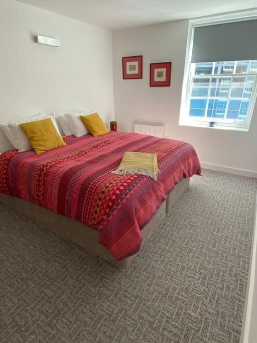 Contemporary City Centre 3 bedroom apartment Apartment in Sheffield