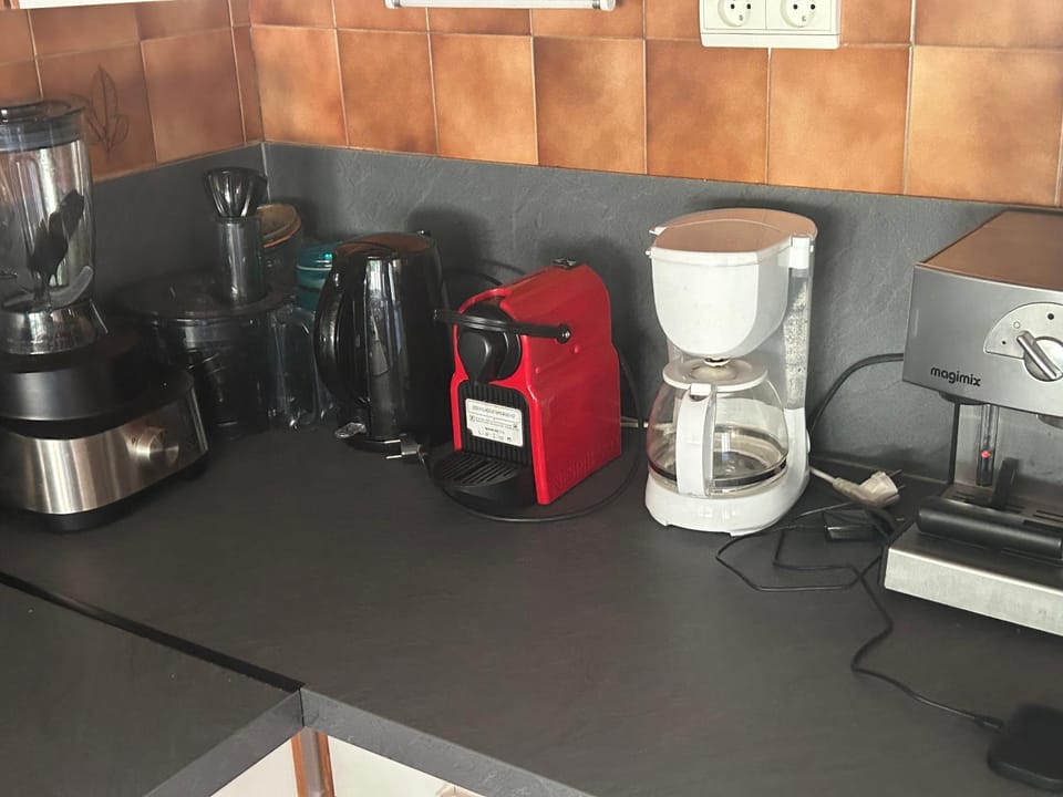 Coffee/tea facilities, Kitchen or kitchenette