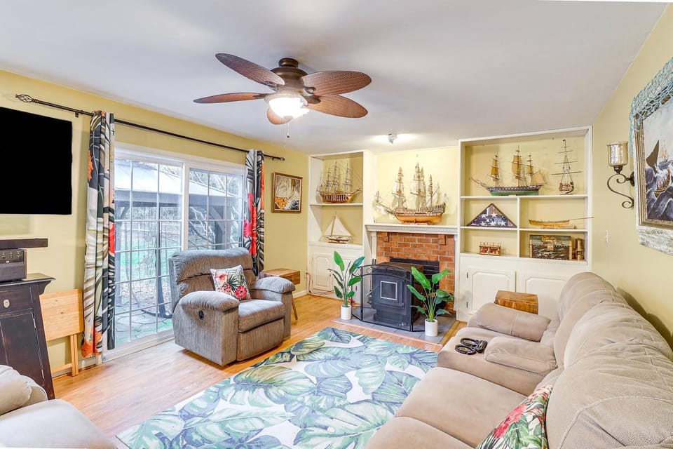 Spacious Trappe Getaway w/ Outdoor Pool & Gazebo! House in Maryland