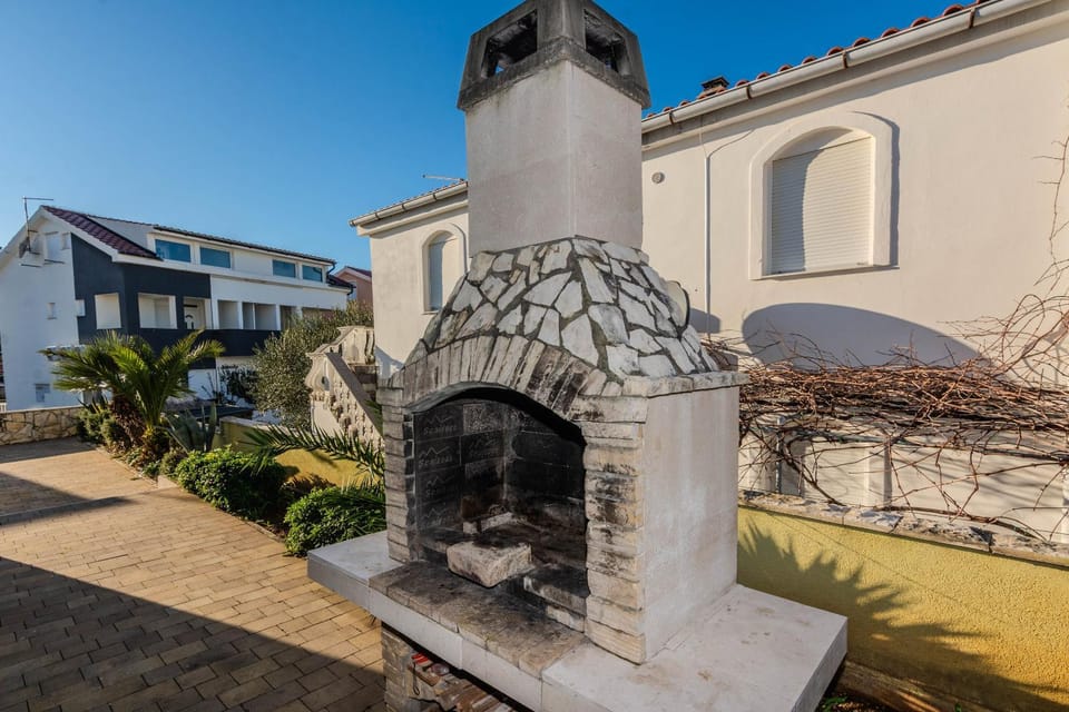 Property building, Patio, BBQ facilities, Garden