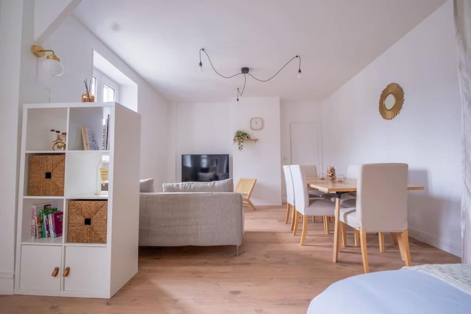 Elegant Bubble - Gare Apartment in Epernay