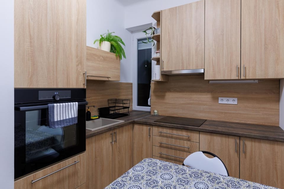 Kitchen or kitchenette, pet friendly, stove