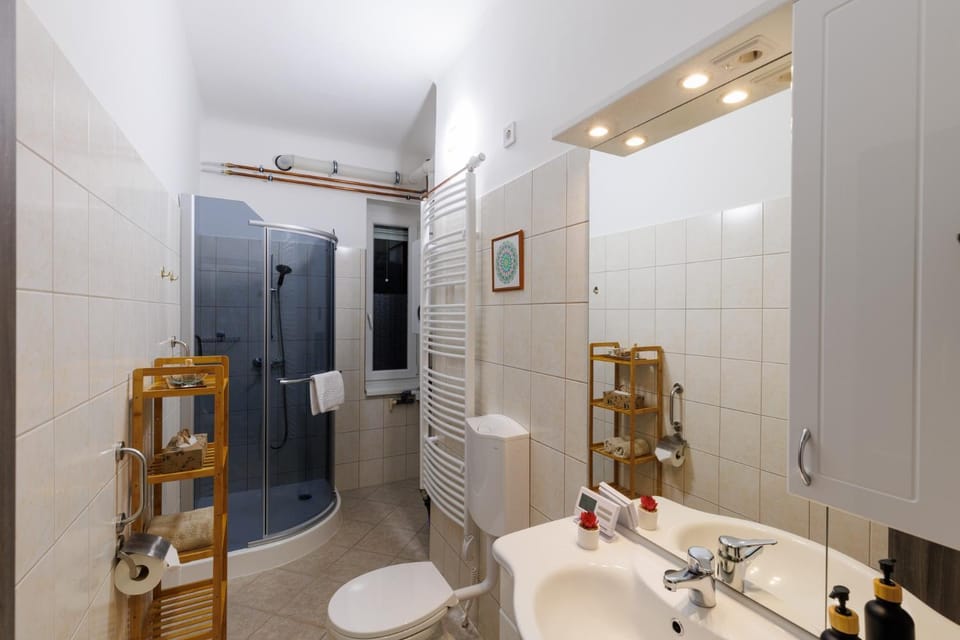 Shower, Toilet, Bathroom