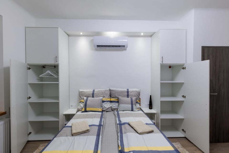 Bed, Photo of the whole room, Bedroom, towels, air conditioner