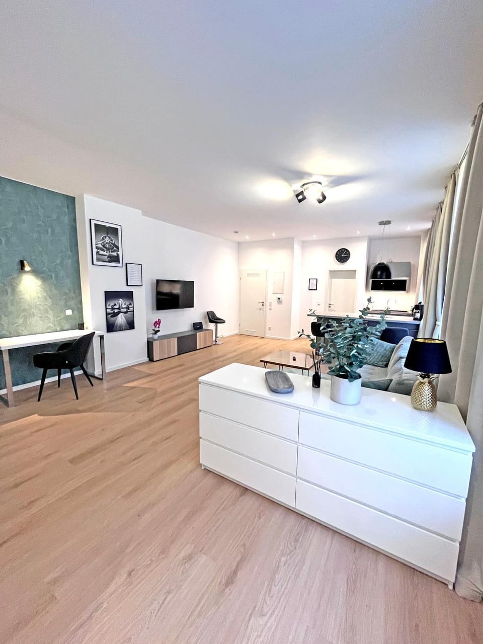 TV and multimedia, Kitchen or kitchenette, Living room, Dining area