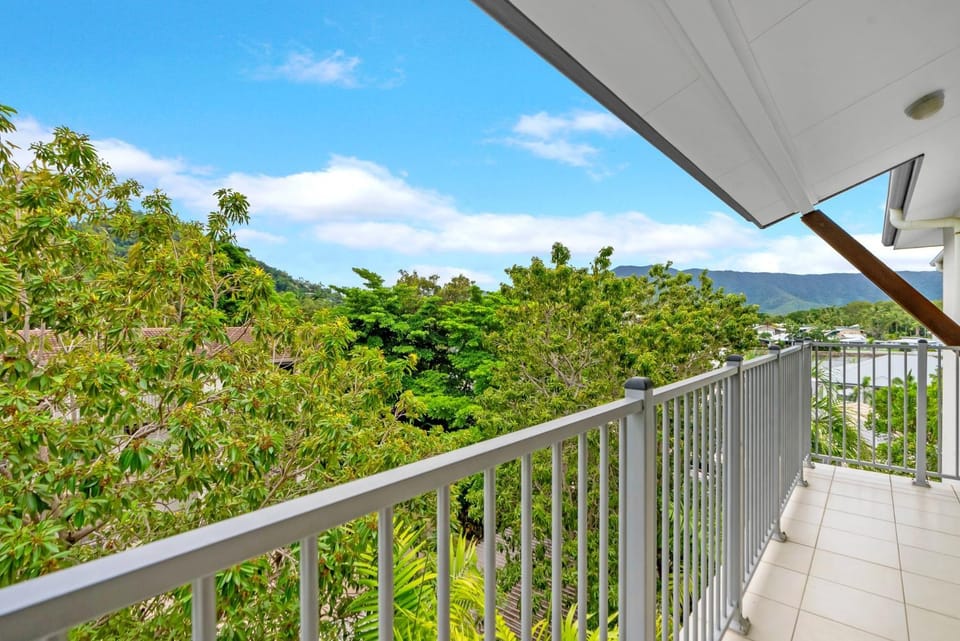 Trinity Beach Retreat with Pool and Scenic Views Apartment in Cairns