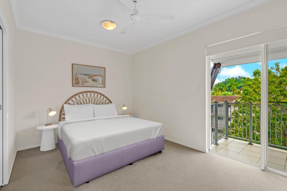Trinity Beach Retreat with Pool and Scenic Views Apartment in Cairns