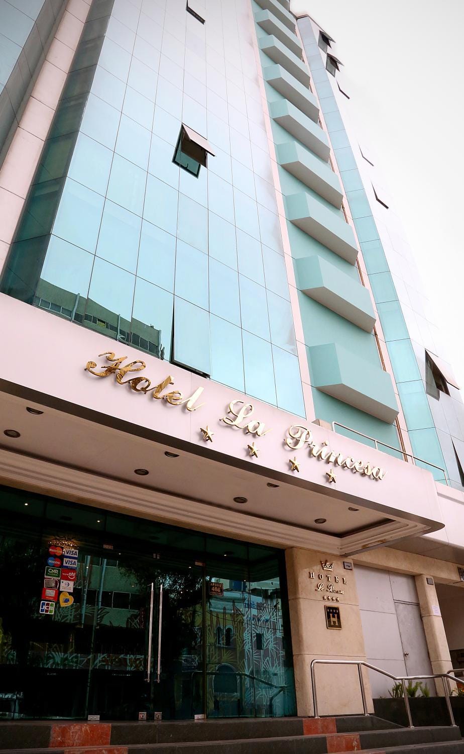 Facade/entrance