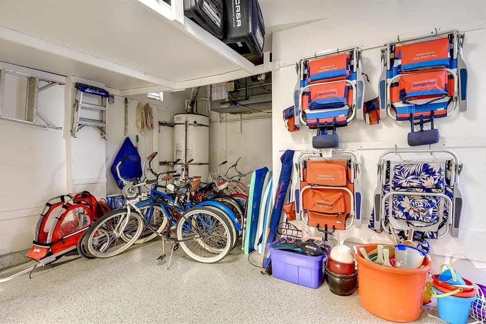 2 Bed Oceanfront with patio on the Sand in Quiet West Newport House in Costa Mesa