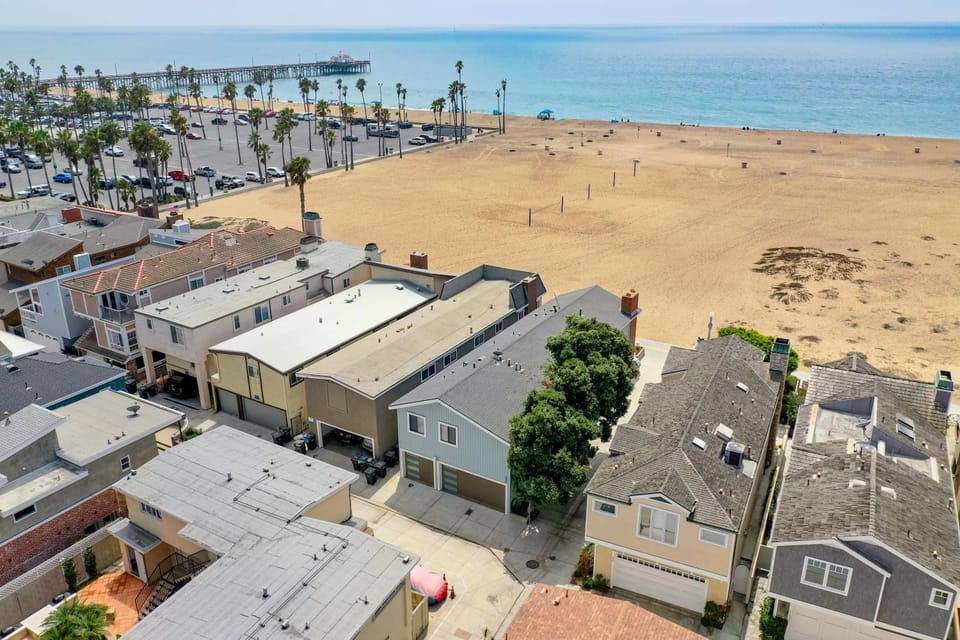 2 Bedroom Home on the Beach with Ocean View House in Balboa Peninsula