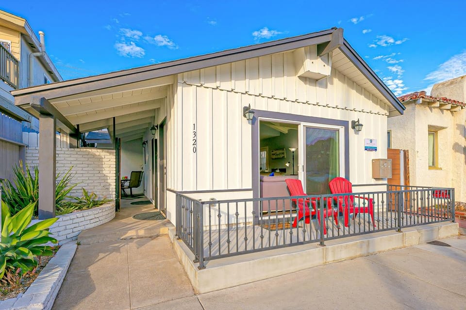 Cozy 3 Bedroom Across from Playground on the Beach House in Balboa Peninsula