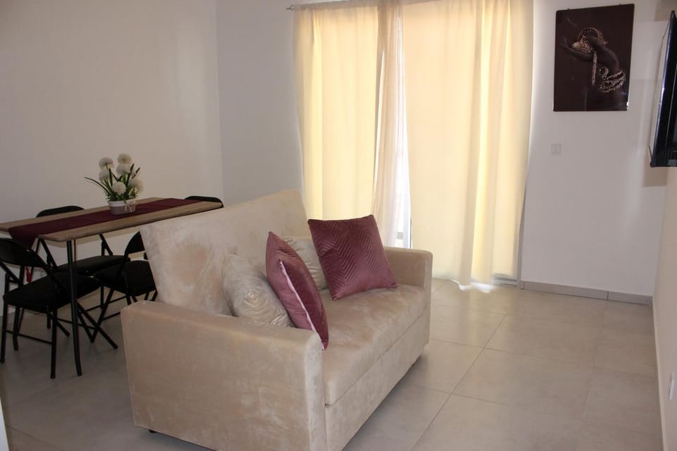 Communal lounge/ TV room, Dining area