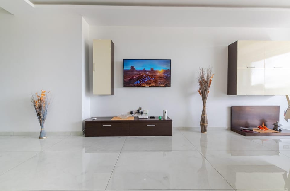 New Spacious Apartment 3 Bdr 2 Bth Bugibba Apartment in Saint Paul's Bay