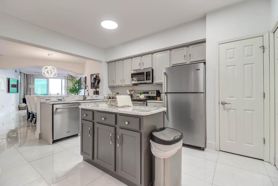Gorgeous Oceanview 3BR Luxury Condo - Latitude Apartment in Gulfport