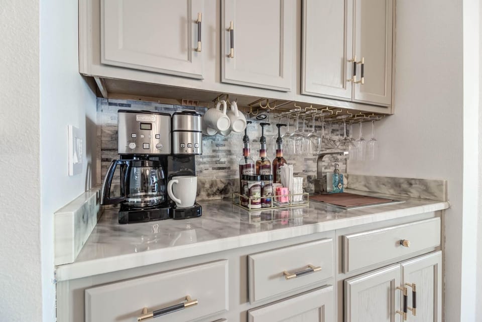 Gorgeous Oceanview 3BR Luxury Condo - Latitude Apartment in Gulfport