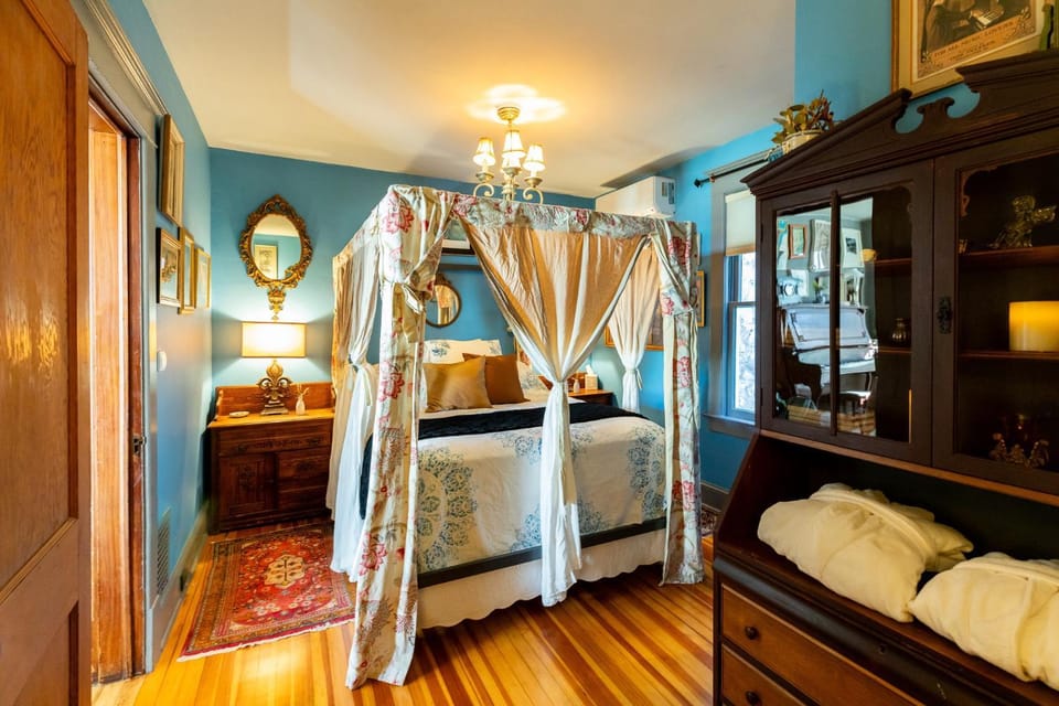 Bed, Bedroom