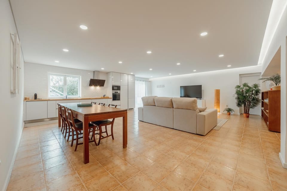 Communal lounge/ TV room, TV and multimedia, Kitchen or kitchenette, Living room, Dining area