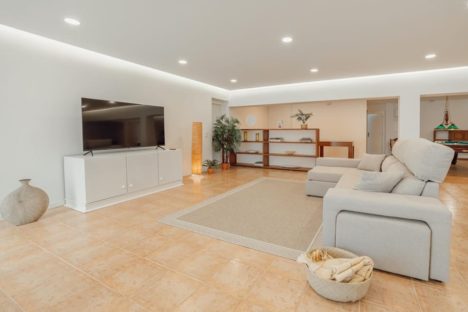 Communal lounge/ TV room, TV and multimedia, Living room, Seating area