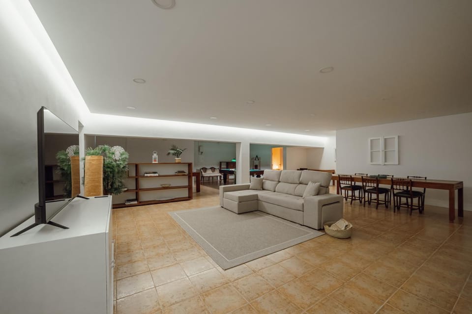 Communal lounge/ TV room, TV and multimedia, Living room