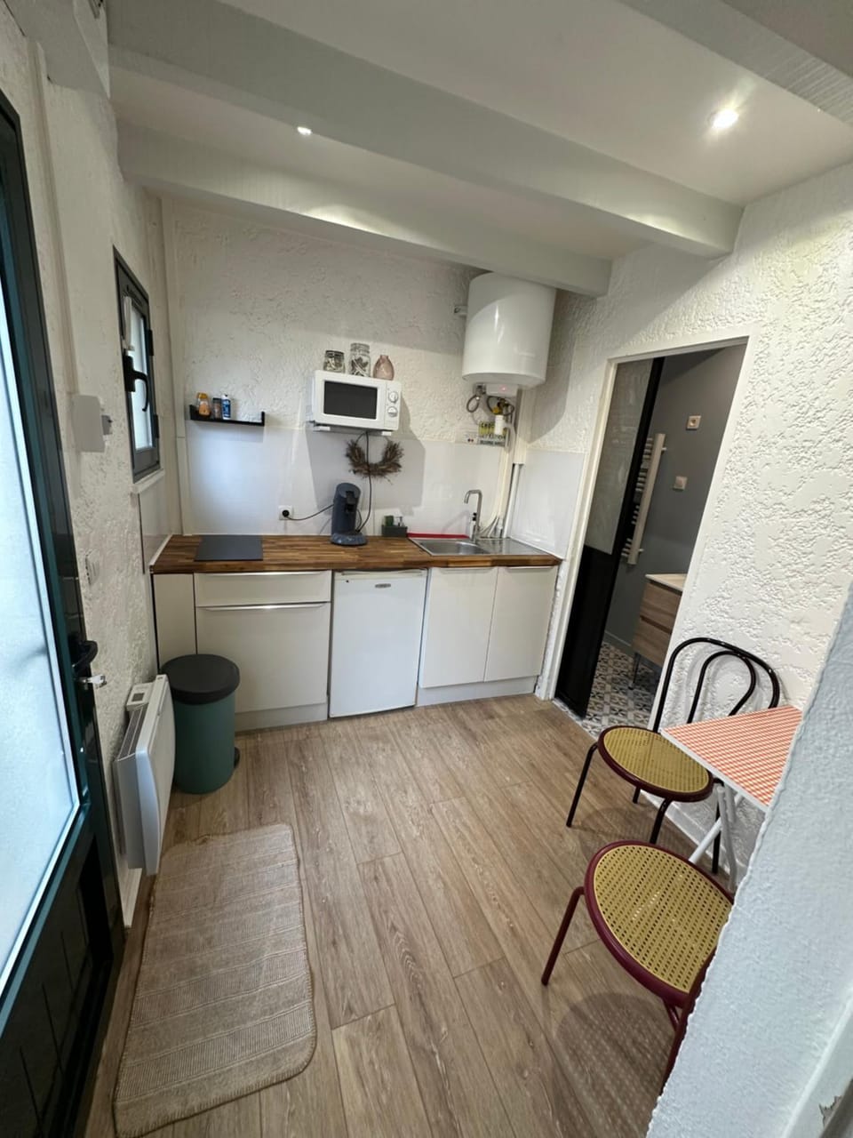 Kitchen or kitchenette, Dining area, pet friendly, stove