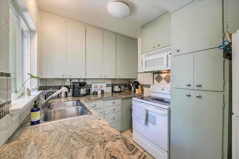 Kitchen or kitchenette, kitchen