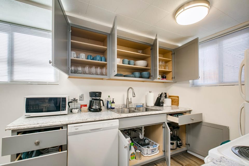 Kitchen or kitchenette, kitchen