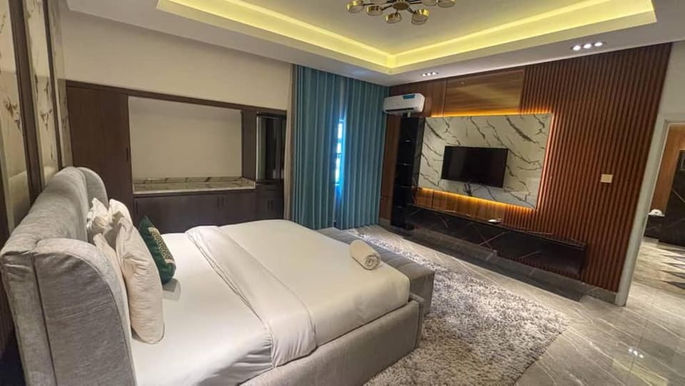 Bed, TV and multimedia, Bedroom, air conditioner