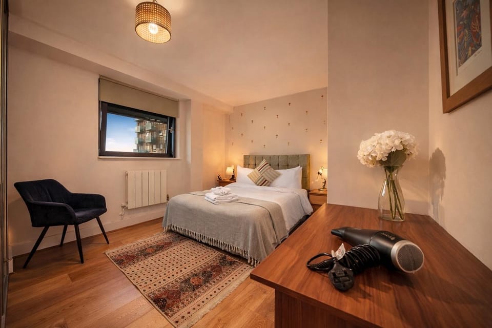 Thames view apartment south quay-Canary Wharf-O2 -excel-royal Victoria Apartment in London
