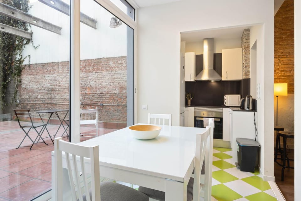 Kitchen or kitchenette, Seating area, Dining area