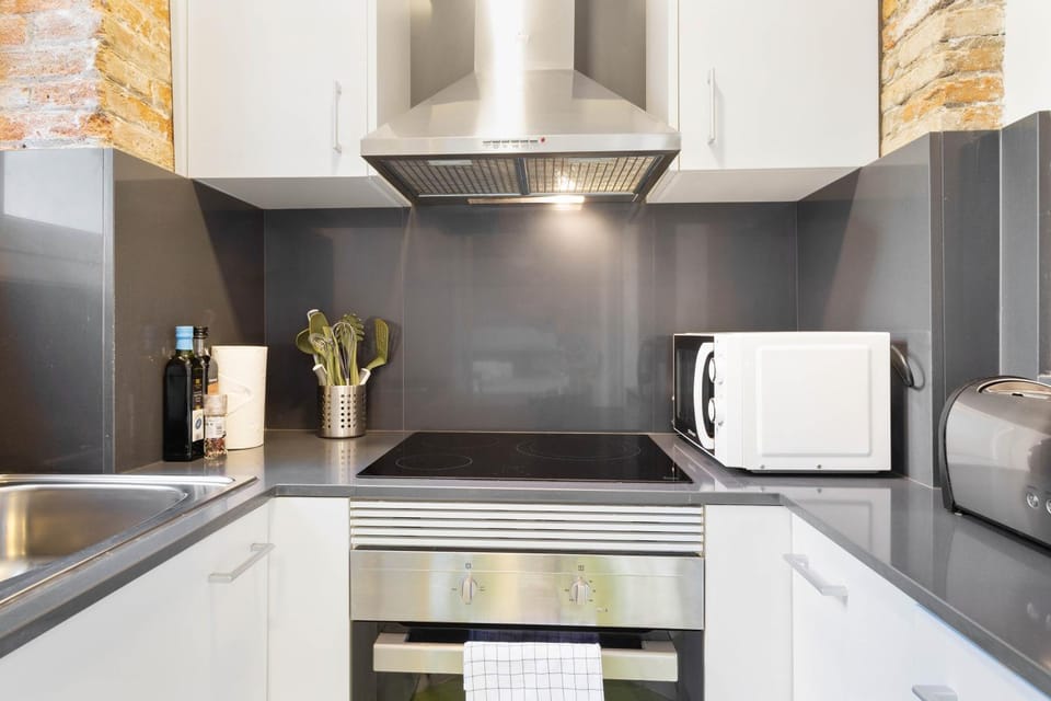 Kitchen or kitchenette, pet friendly, stove