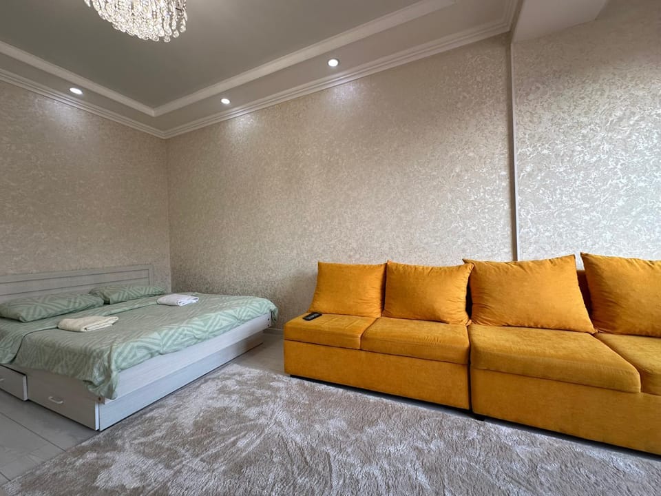 Bed, Living room, Photo of the whole room, Seating area, Bedroom